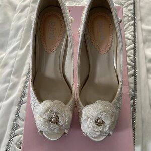Elegant White Lace Peep-Toe Women's Shoes